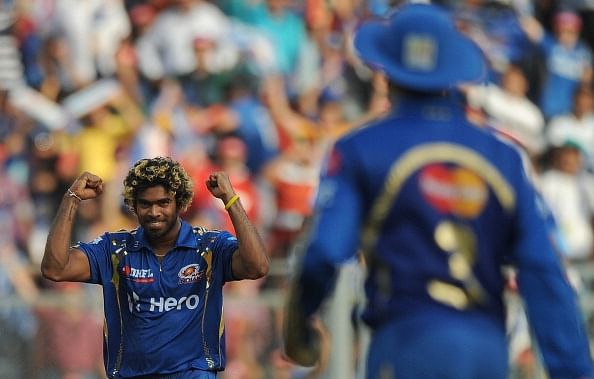 Mumbai Indians bowler Lasith Malinga (L)